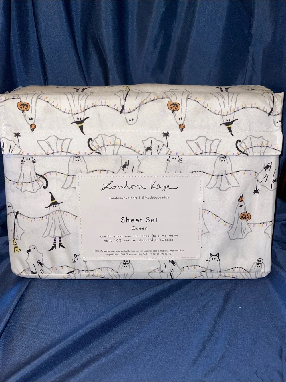 London Kaye Queen Sheet Set in White Halloween Ghost Print